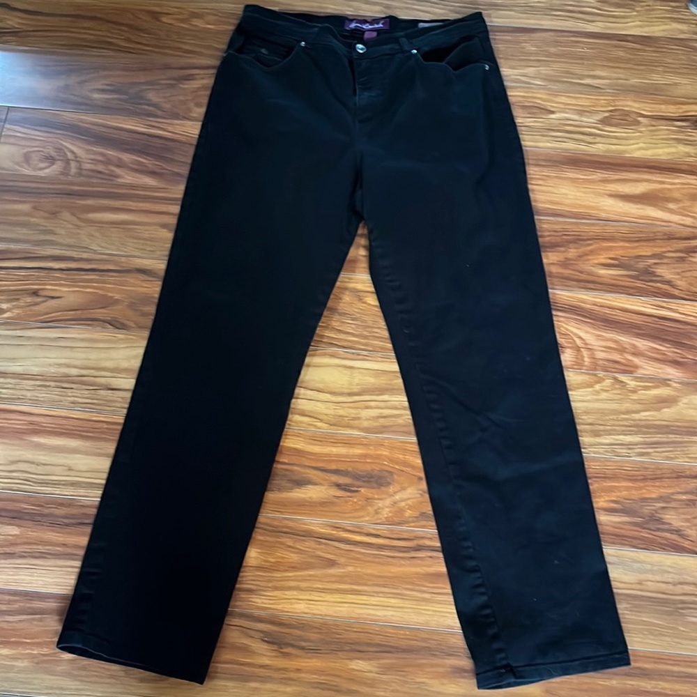 Gloria Vanderbilt black Amanda jeans, size 12.